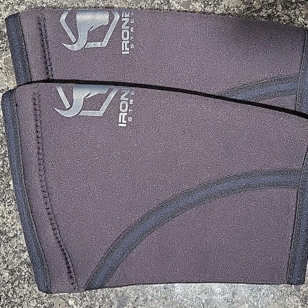 IronBull Strength Black Knee Sleeves